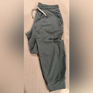 Vuori, Performancee jogger, size small, color smoke blue heather